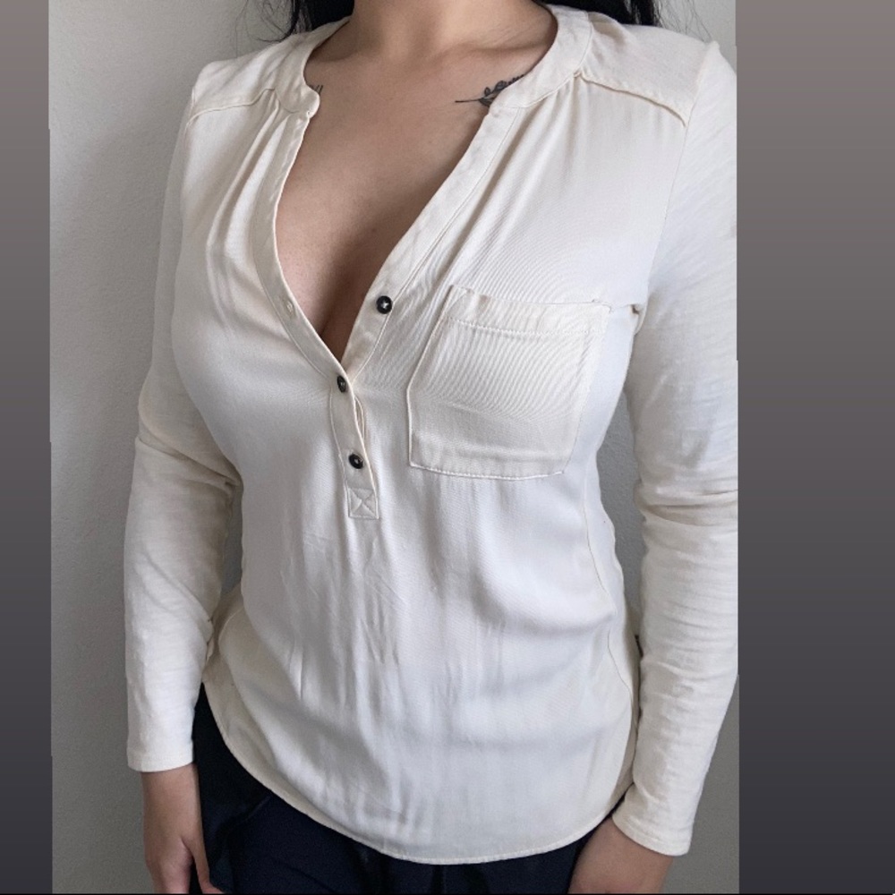 Cream V neck long sleeves (xs)